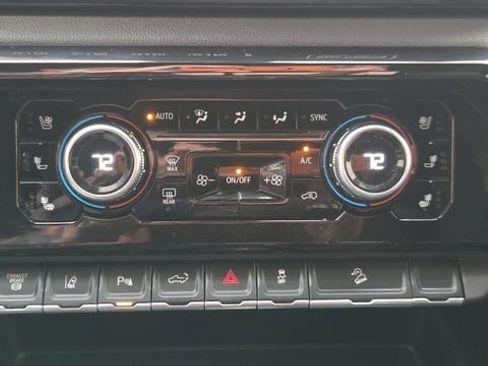 Used 2025 GMC Sierra 2500 AT4 w/ Technology Package image 39