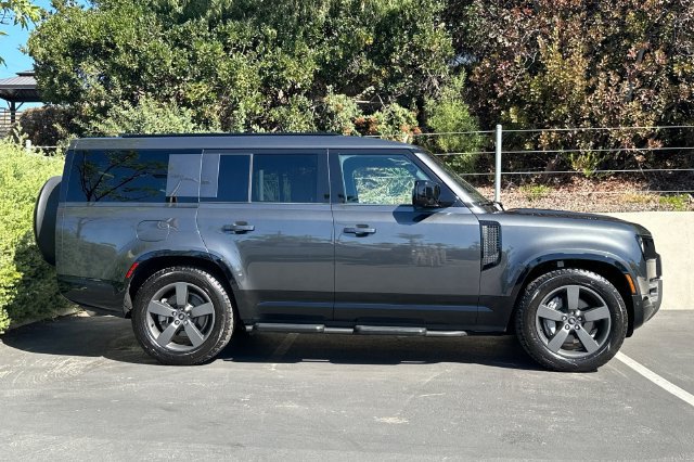 Certified 2025 Land Rover Defender 130 X-Dynamic SE AWD/4WD image 6