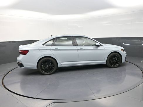 New 2026 Volkswagen Jetta SE image 9