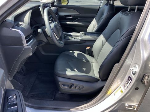 Used 2024 Toyota Grand Highlander XLE image 13