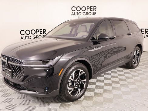 Certified 2025 Lincoln Nautilus Premier w/ Equipment Group 102A image 11