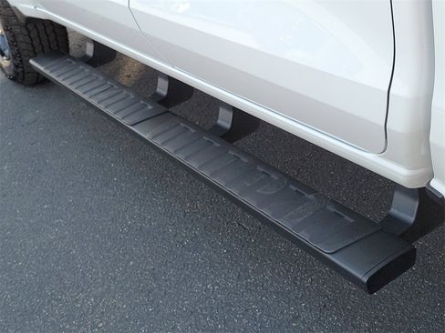 Used 2025 Chevrolet Colorado Z71 w/ Midnight Edition image 26