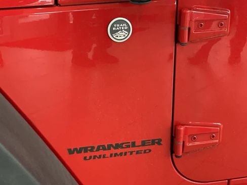 Used 2015 Jeep Wrangler Unlimited Rubicon w/ Max Tow Package AWD/4WD image 10