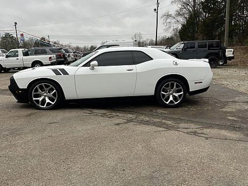 Used 2015 Dodge Challenger SXT Plus image 4