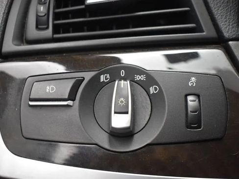 Used 2013 BMW 528i xDrive Sedan image 21