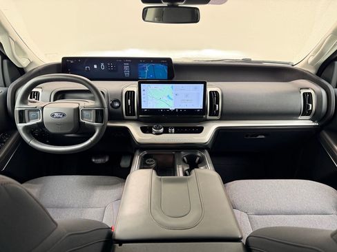 Used 2025 Ford Expedition Active AWD/4WD image 29