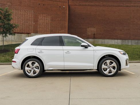 Certified 2024 Audi Q5 2.0T Prestige w/ Prestige Package AWD/4WD image 3