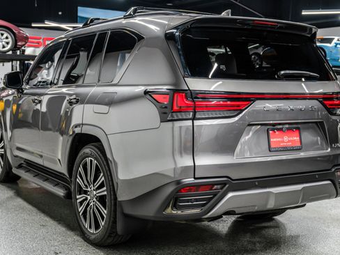 Used 2024 Lexus LX 600 4WD w/ Luxury Package image 6