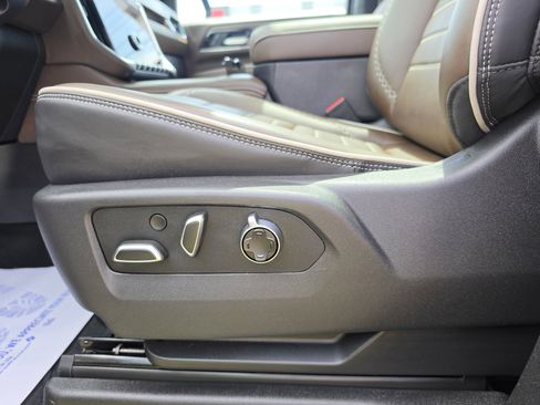 Used 2025 GMC Yukon Denali Ultimate AWD/4WD image 14