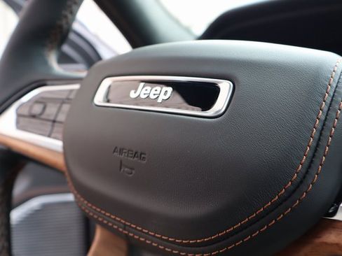 New 2025 Jeep Grand Cherokee Summit image 30