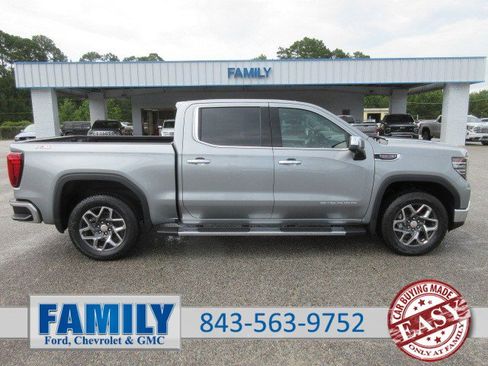 New 2025 GMC Sierra 1500 SLT image 1