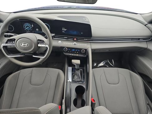 Used 2024 Hyundai Elantra SEL image 9