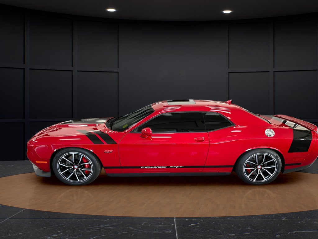 Used 2015 Dodge Challenger SRT RWD image 2