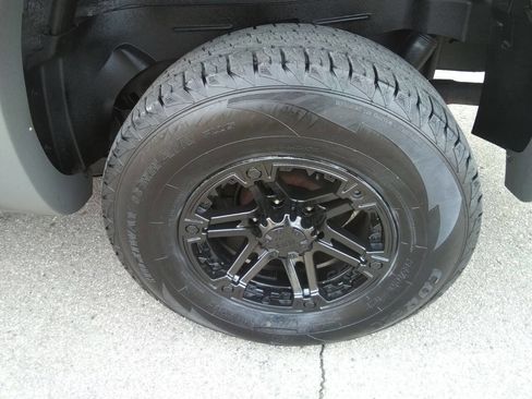 Used 2002 Chevrolet Avalanche 4x4 w/ Convenience Pkg image 9