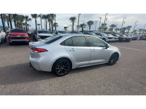 Used 2024 Toyota Corolla SE FWD image 2