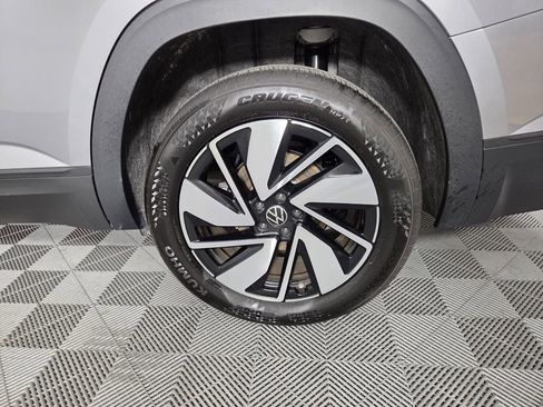 Used 2025 Volkswagen Atlas SE image 25