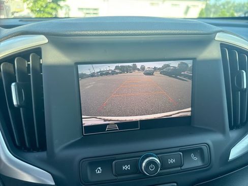 Used 2024 GMC Terrain SLE w/ Driver Convenience Package FWD image 12