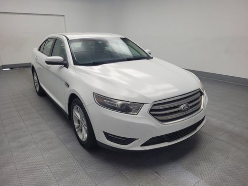 Used 2015 Ford Taurus SEL image 13