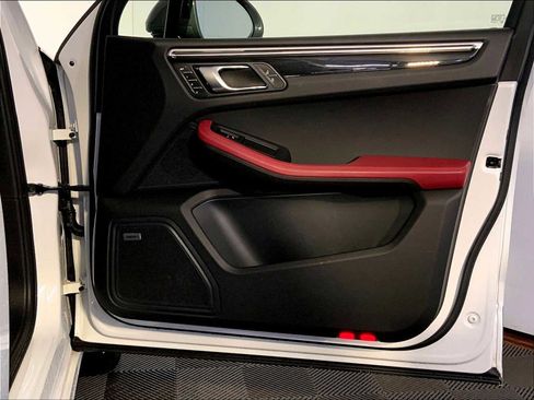 Certified 2023 Porsche Macan Turbo AWD/4WD image 26