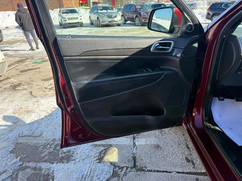 Used 2017 Jeep Grand Cherokee Altitude image 15