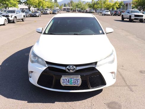 Used 2017 Toyota Camry SE FWD image 2