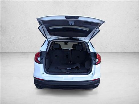 Used 2024 GMC Terrain SLE image 7