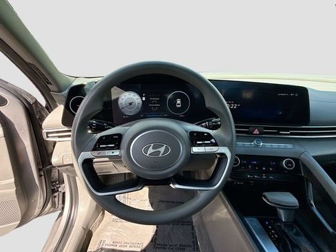 Certified 2024 Hyundai Elantra SEL FWD image 11