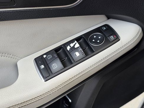 Used 2014 Mercedes-Benz E 250 BlueTEC Sedan image 19