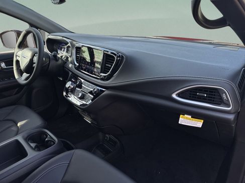 New 2026 Chrysler Pacifica Select w/ S Appearance Package FWD image 34