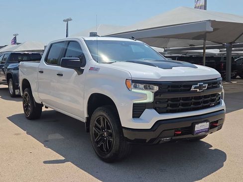 Used 2023 Chevrolet Silverado 1500 LT Trail Boss w/ Convenience Package II AWD/4WD image 2