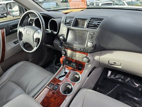 Used 2011 Toyota Highlander Limited image 10
