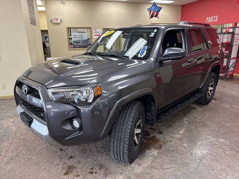 Used 2019 Toyota 4Runner TRD Off-Road AWD/4WD image 3