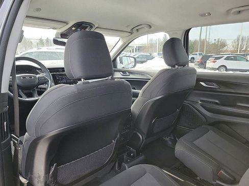 Used 2023 Jeep Grand Cherokee L Laredo image 13