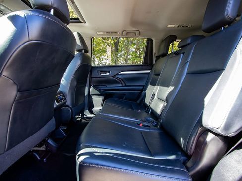 Used 2015 Toyota Highlander XLE image 27