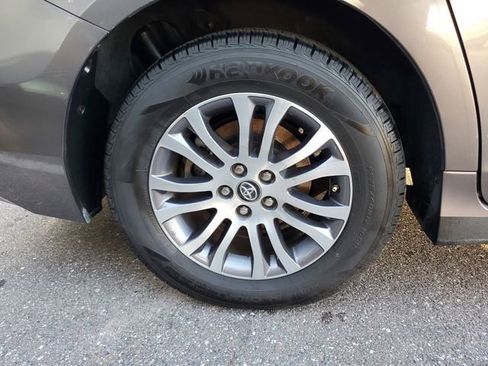 Used 2020 Toyota Sienna XLE FWD image 5