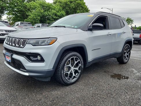 Used 2024 Jeep Compass Limited AWD/4WD image 3