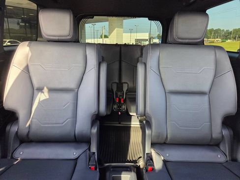 Used 2025 Lexus GX 550 w/ Accessory Package (31) AWD/4WD image 11