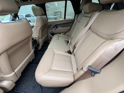 Certified 2025 Land Rover Range Rover SE image 29