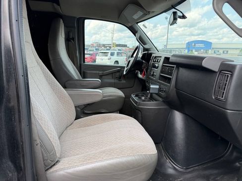 Used 2017 Chevrolet Express 2500 RWD image 35