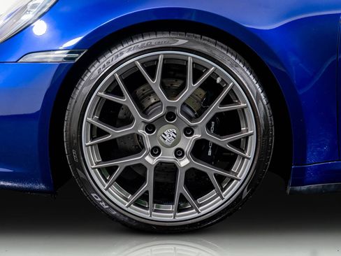 Used 2024 Porsche 911 Carrera 4S w/ Sport Package image 43