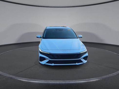 Used 2024 Hyundai Elantra Limited FWD image 3