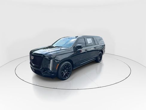 Used 2025 Cadillac Escalade ESV Sport Platinum w/ LPO, Floor Liner Package AWD/4WD image 4