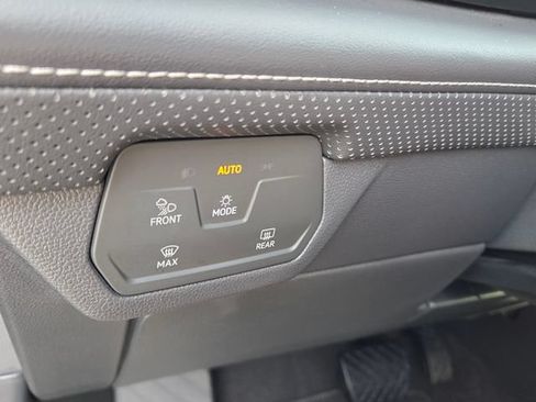 Used 2024 Volkswagen Atlas Cross Sport SE FWD image 27