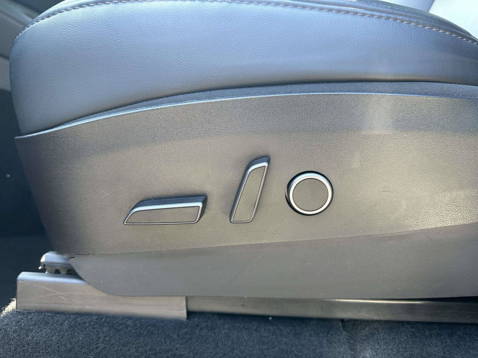 Used 2023 Tesla Model Y Long Range AWD/4WD image 19