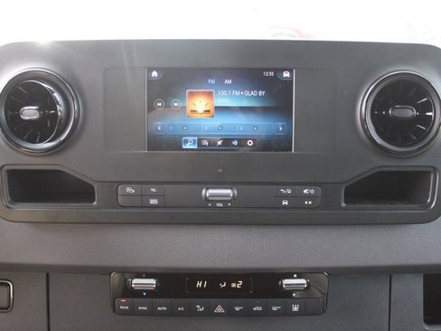 Used 2024 Mercedes-Benz Sprinter 2500 image 32