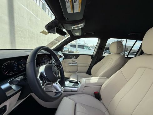 Used 2025 Mercedes-Benz GLB 250 image 5
