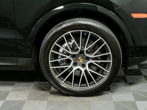 Certified 2023 Porsche Cayenne image 40