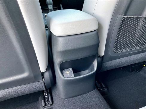 Used 2022 Hyundai Kona Limited FWD image 25