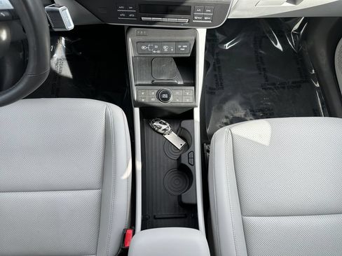 Used 2024 Hyundai Kona Limited FWD image 11
