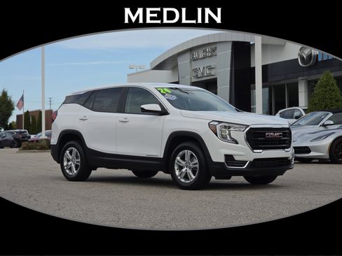 Used 2024 GMC Terrain SLE image 1